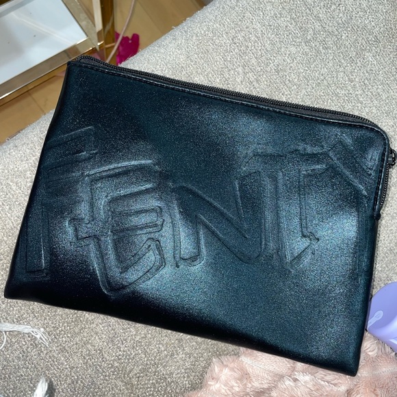 FENTY Beauty Black Scuba Cosmetics Bag 👛 NEW Makeup Travel - Picture 2 of 2